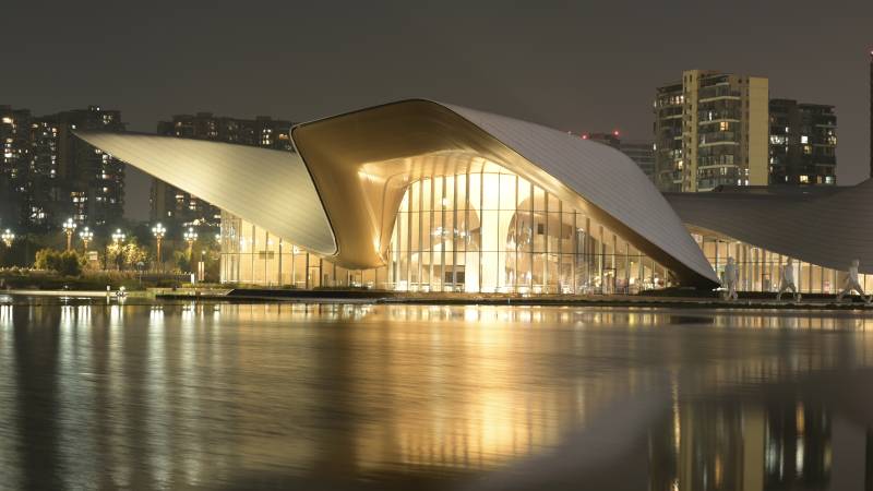 夜幕下的现代建筑图片