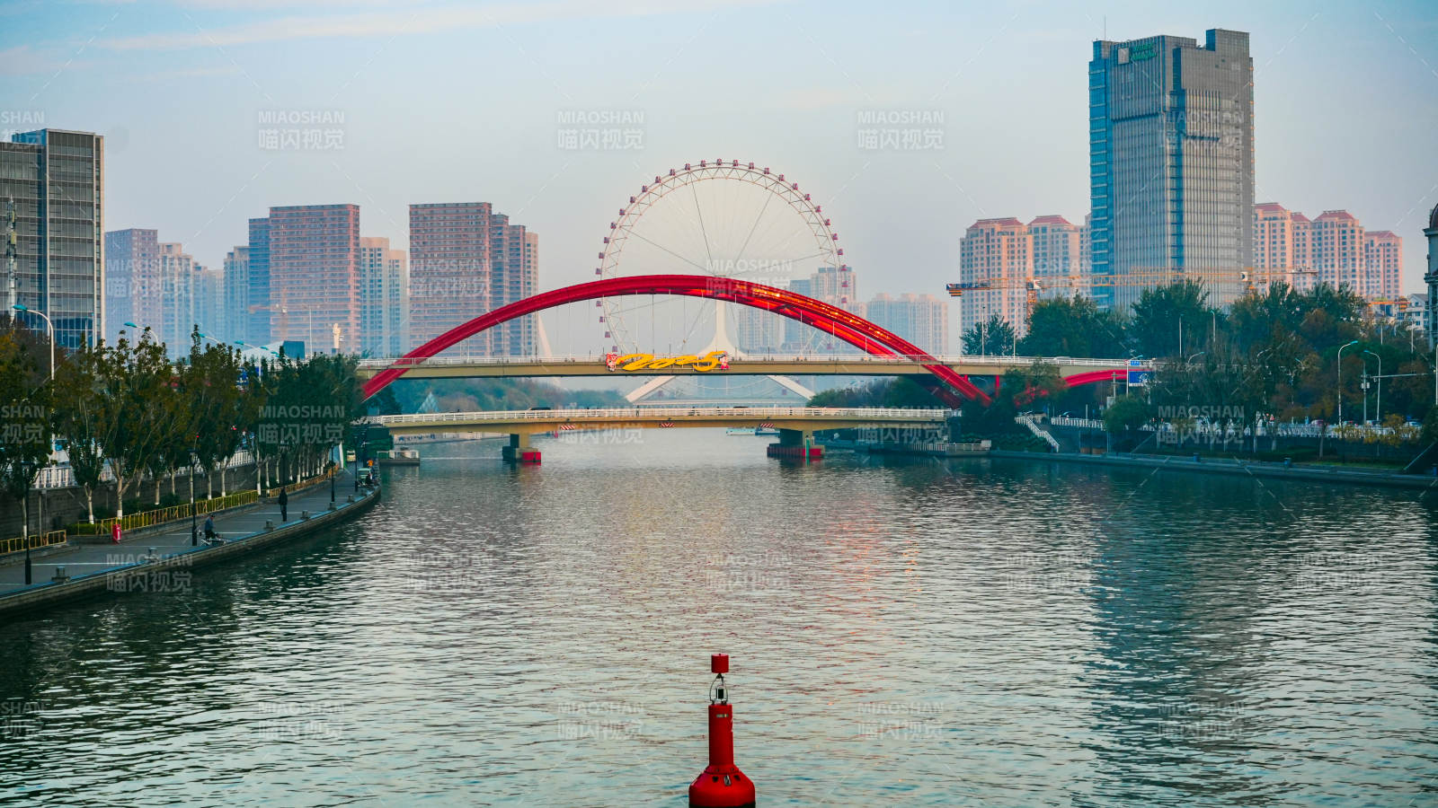 天津城市河畔红桥美景图片