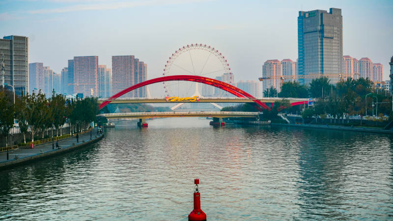 天津城市河畔红桥美景图片