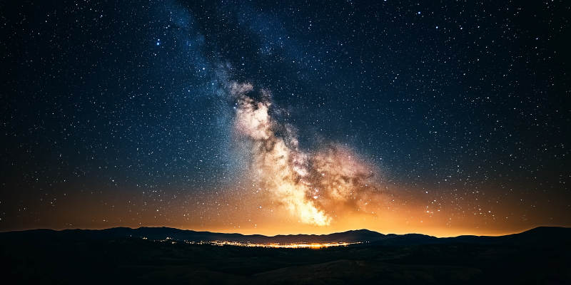 银河璀璨夜空图片