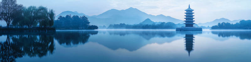 湖光塔影 静谧如画图片