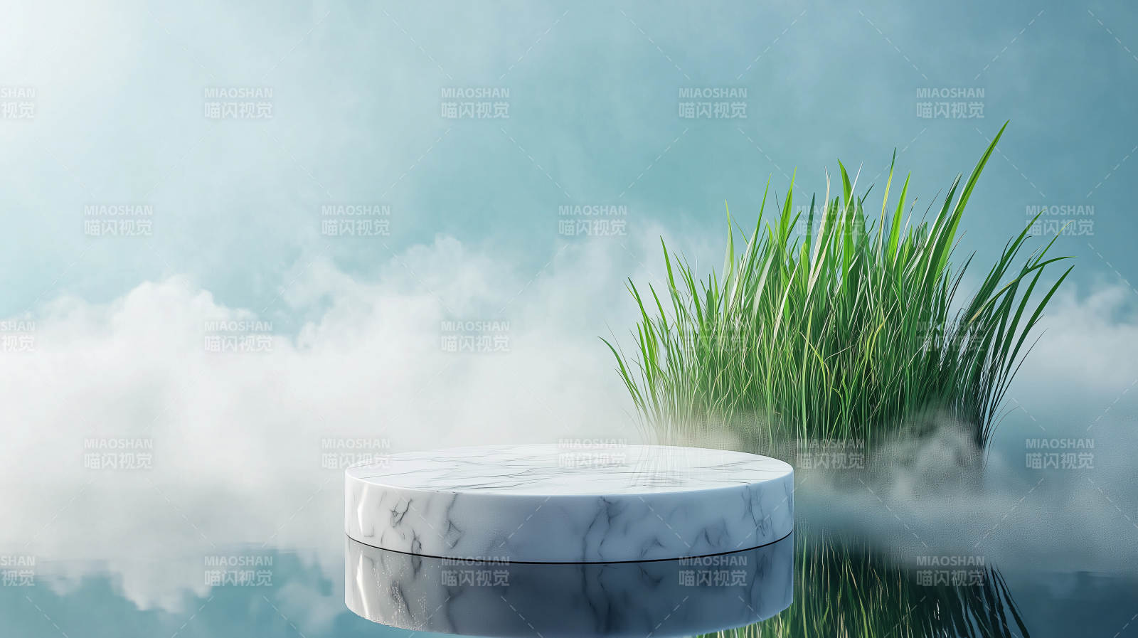 云雾中的绿意生机图片