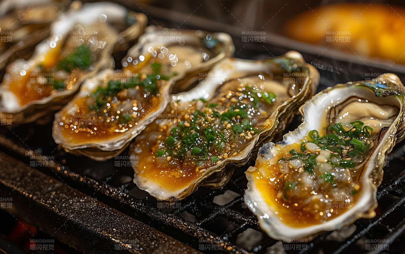 烤生蚝鲜香四溢图片