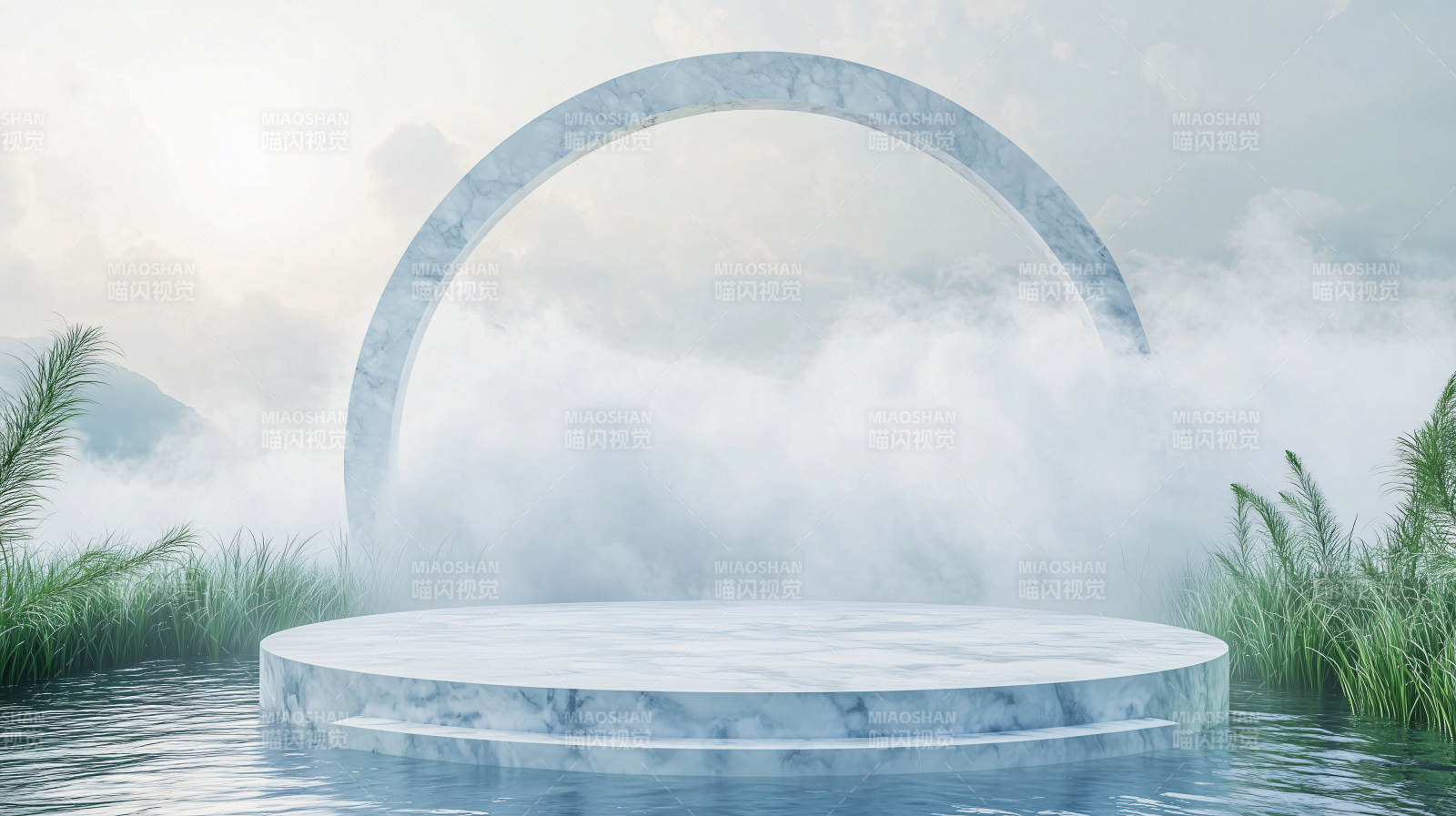云雾中的圆形拱门图片
