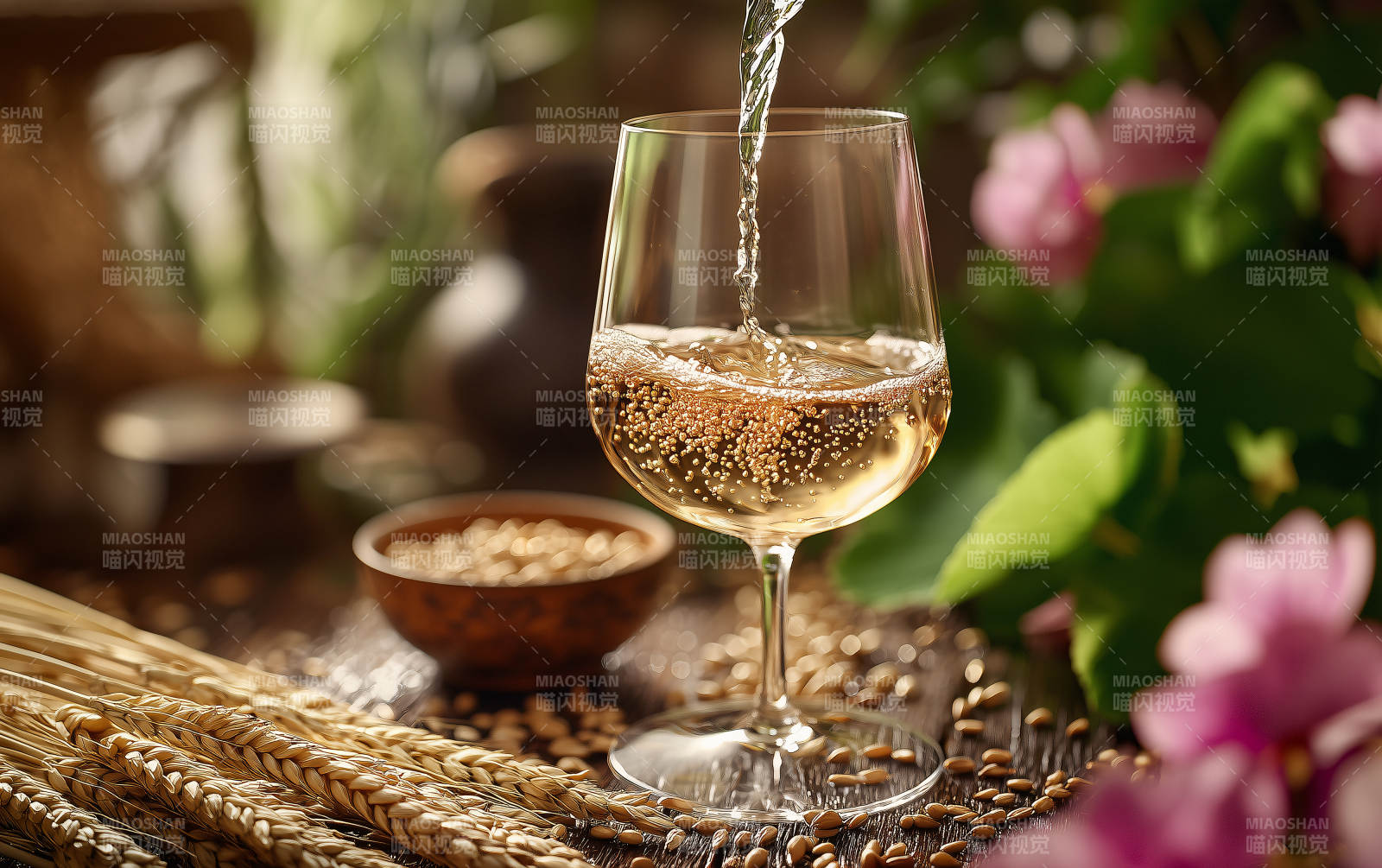 金酒入杯 麦香四溢图片