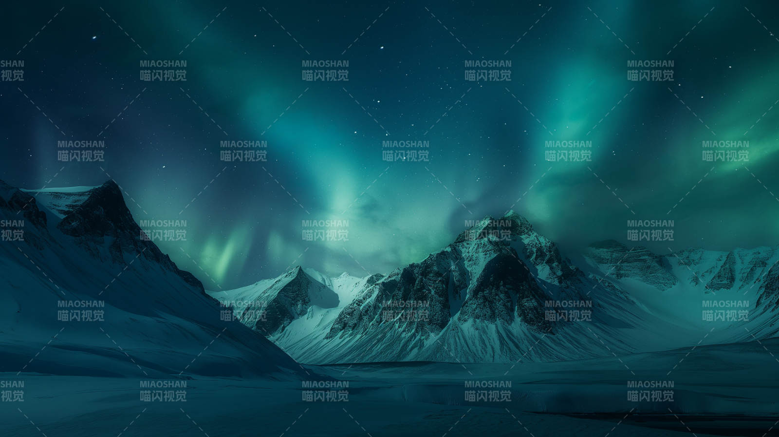 极光映雪山图片