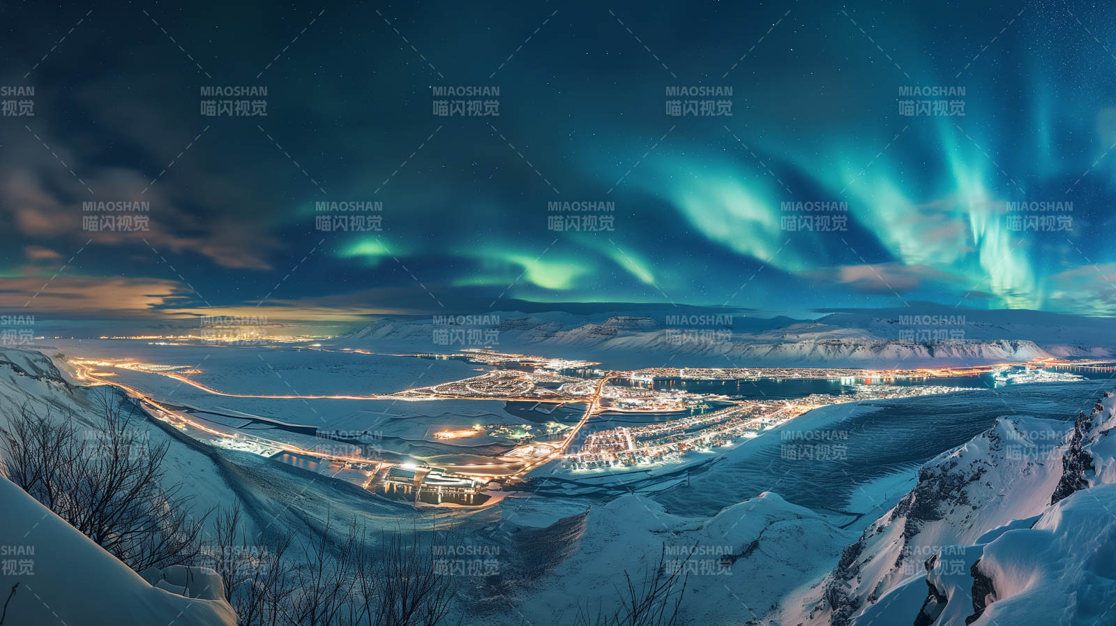 极光映雪夜城图片
