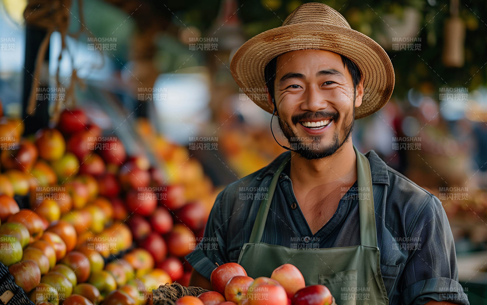 果摊上的微笑农夫图片