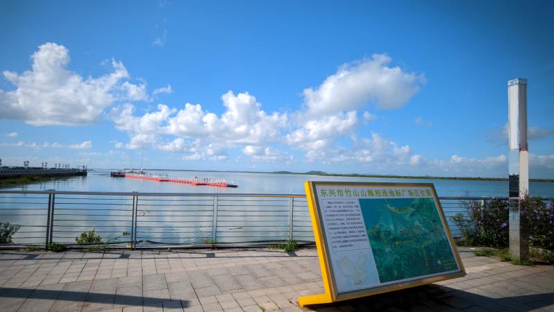 湖畔风光览胜图图片