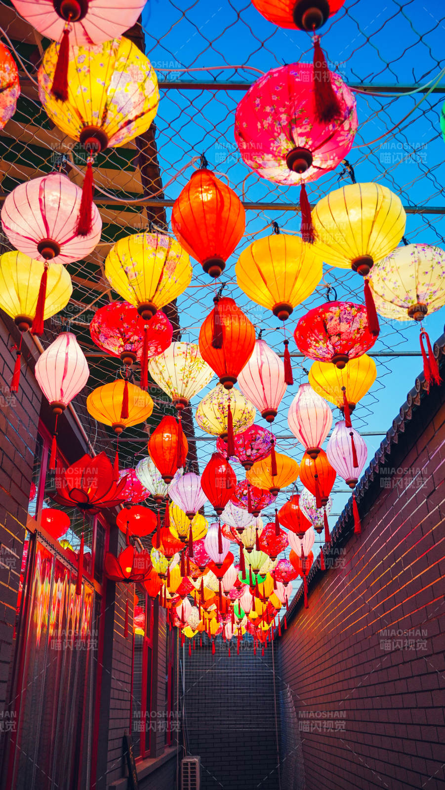 廊坊霸州胜芳古镇彩灯映巷 喜庆迎春图片