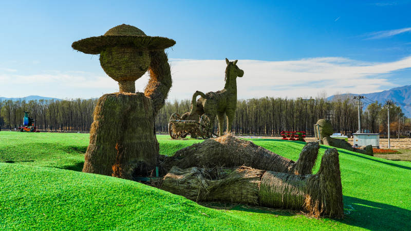 稻草人艺术展图片