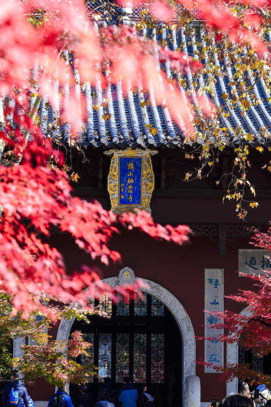 秋色映古寺图片