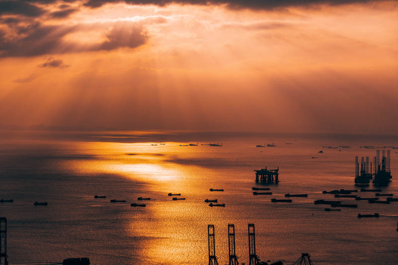 夕阳  丁达尔效应图片