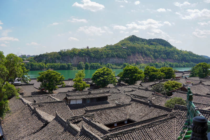 古村山湖美景图片