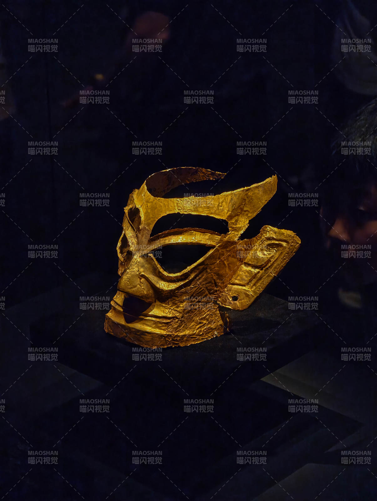 金面具展露神秘面纱图片