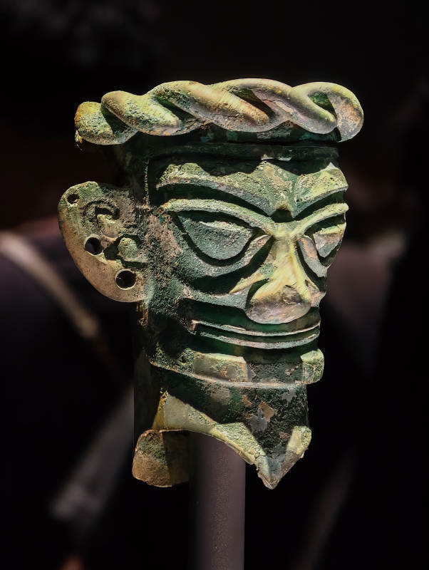 青铜面具特写图片