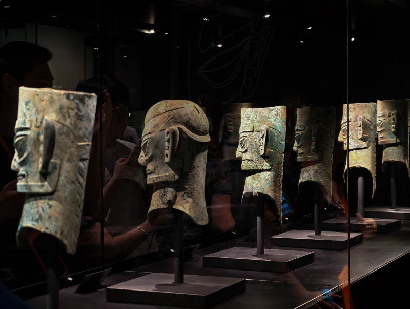青铜面具展图片