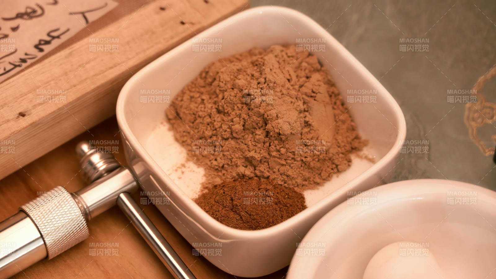 香料研磨准备中图片