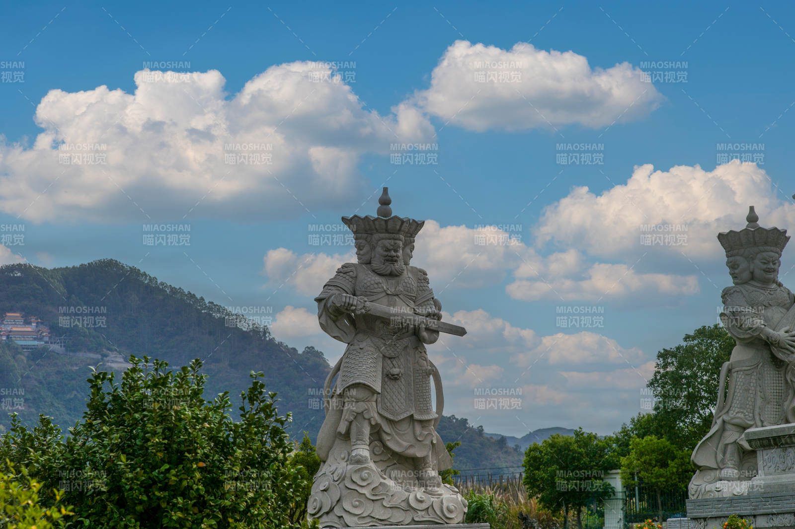 石雕武士守山景图片