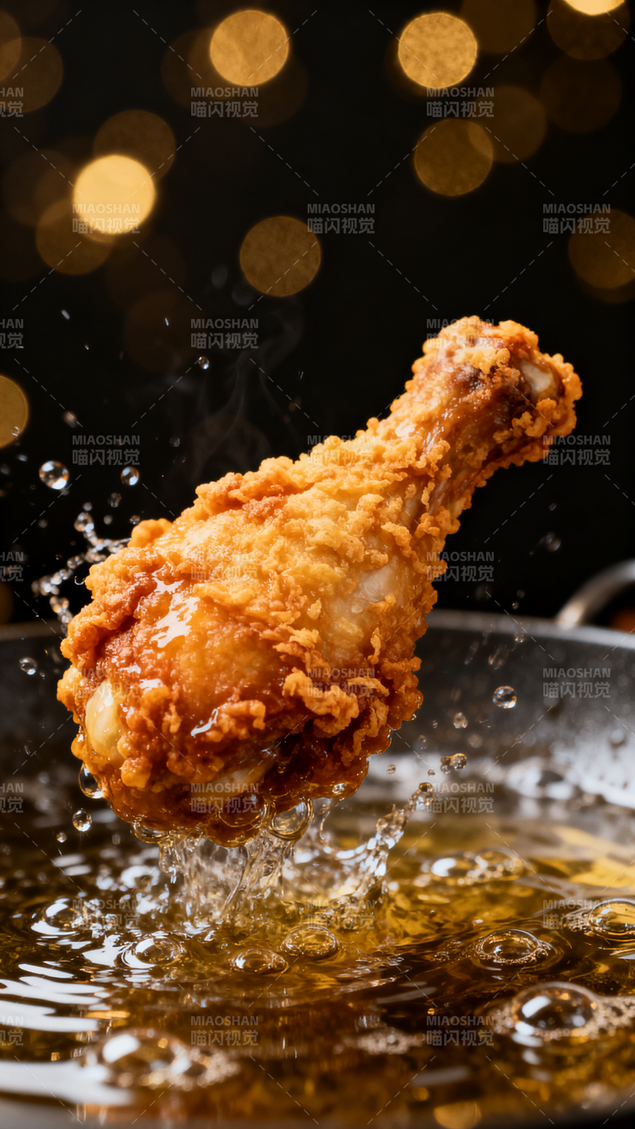 金黄炸鸡腿出锅图片