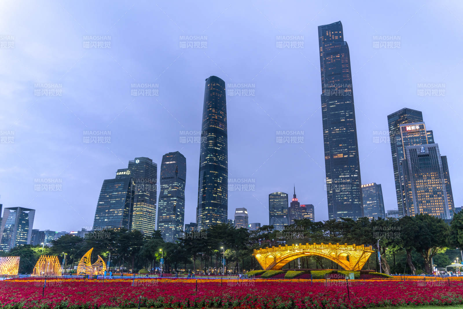 城市夜景花海图片