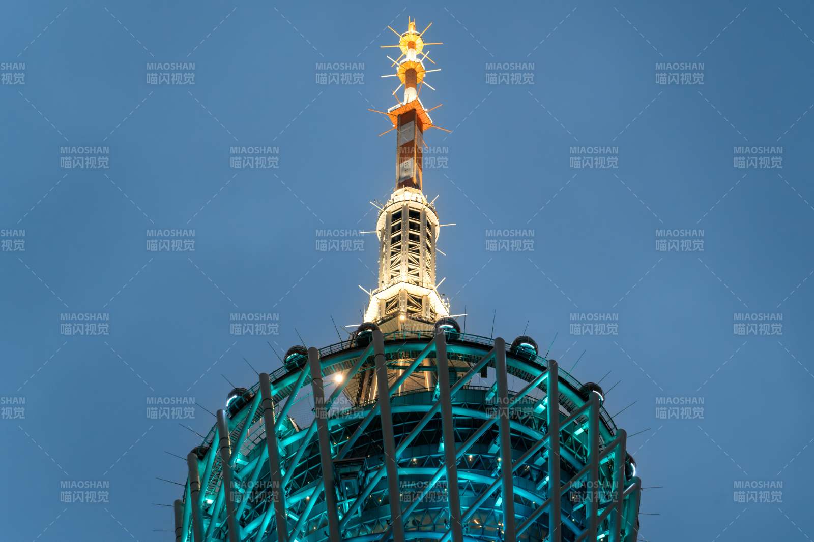 塔尖星辉夜景图片