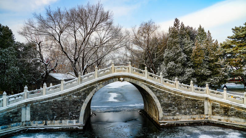 雪桥映冬景图片