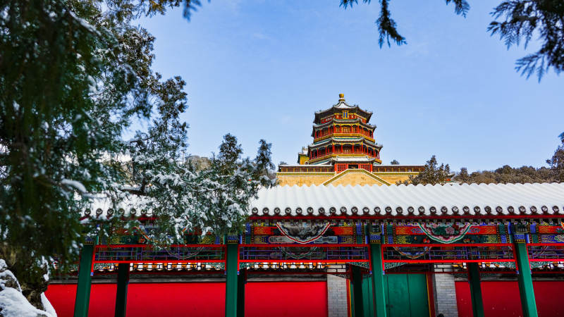 雪后古塔映红墙图片