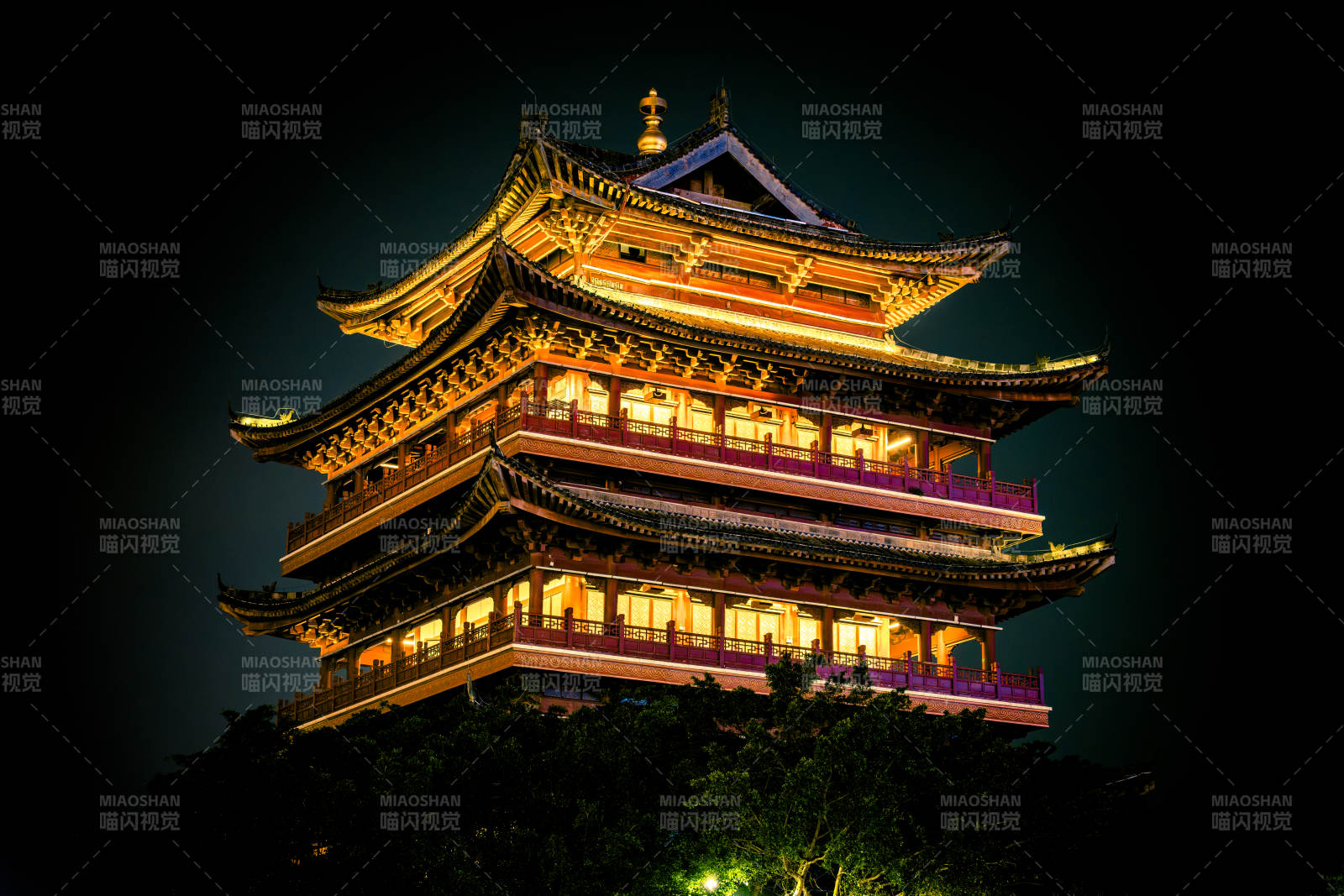 夜色中的古塔图片