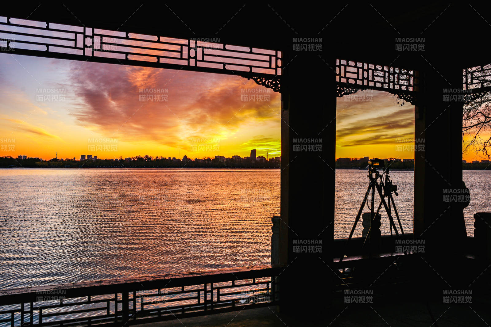 颐和园颐和园湖畔夕照美景图片