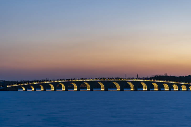 长桥映晚霞图片