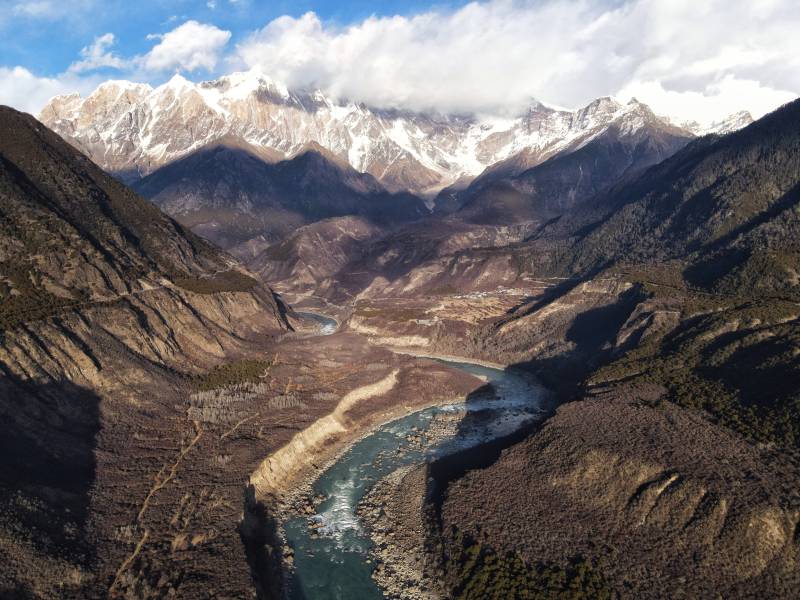 雪山峡谷河流风光图片