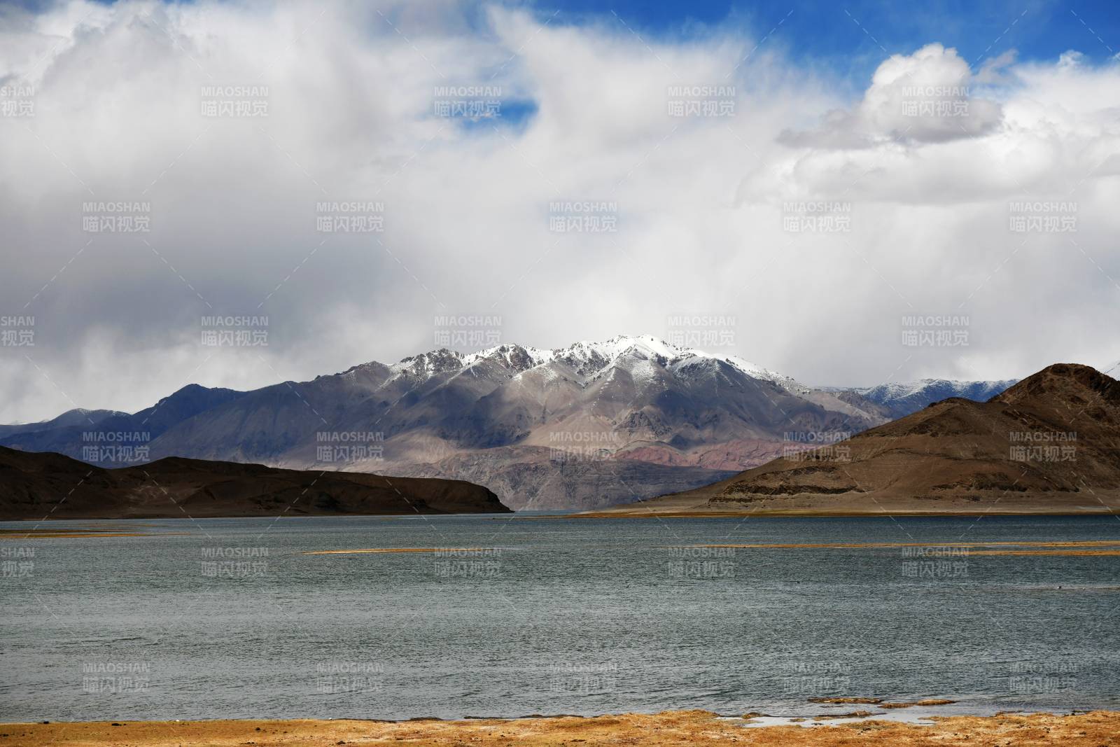 西藏 雪山湖景图片