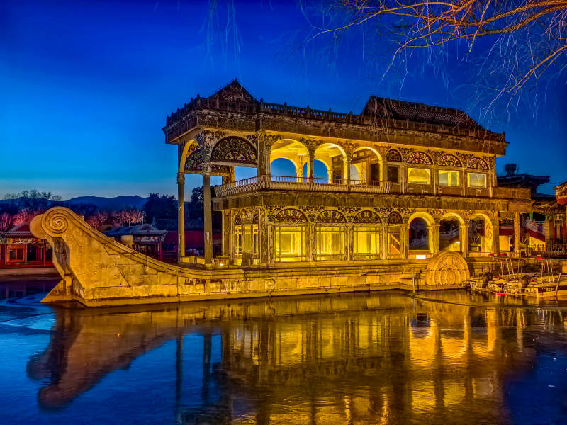 颐和园夜泊古舫图片