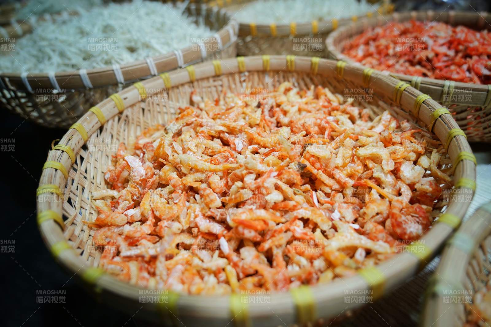 台山市场的虾干图片