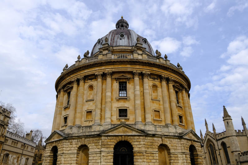 牛津大学古老建筑图片