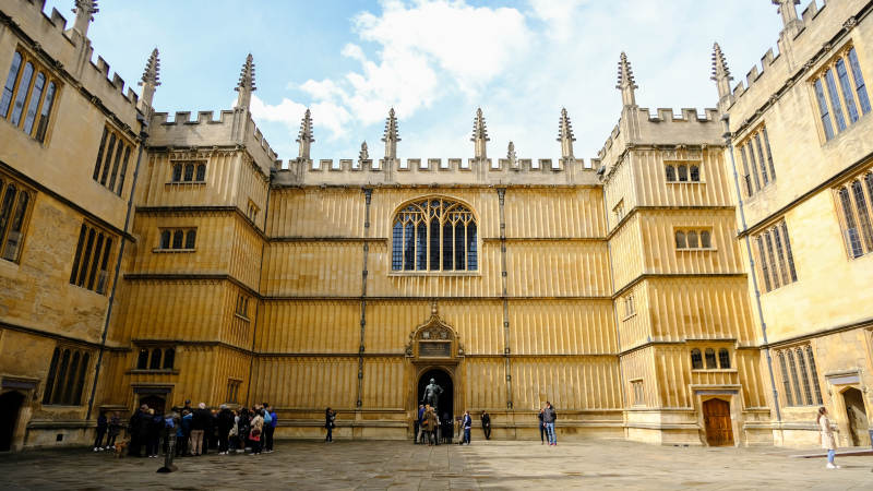 牛津大学古典庭院图片