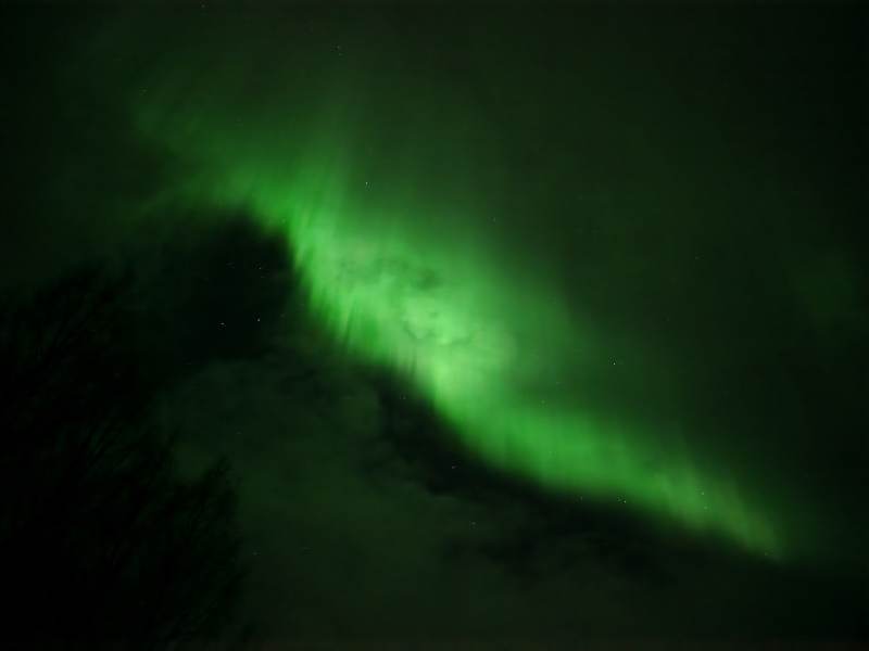 极光绿影夜空图片