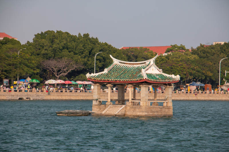厦门嘉庚建筑湖心亭景图片