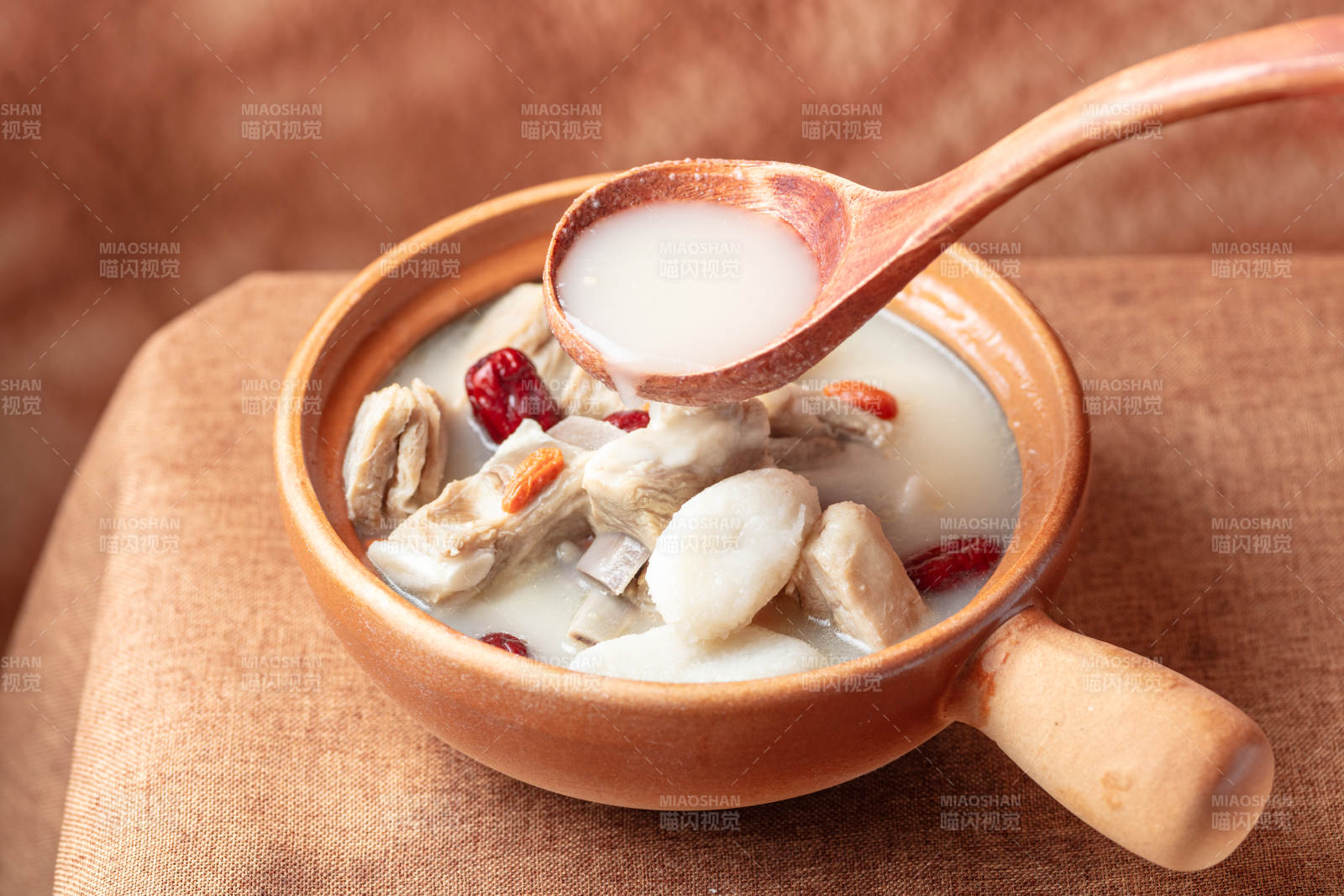 山药羊排汤图片