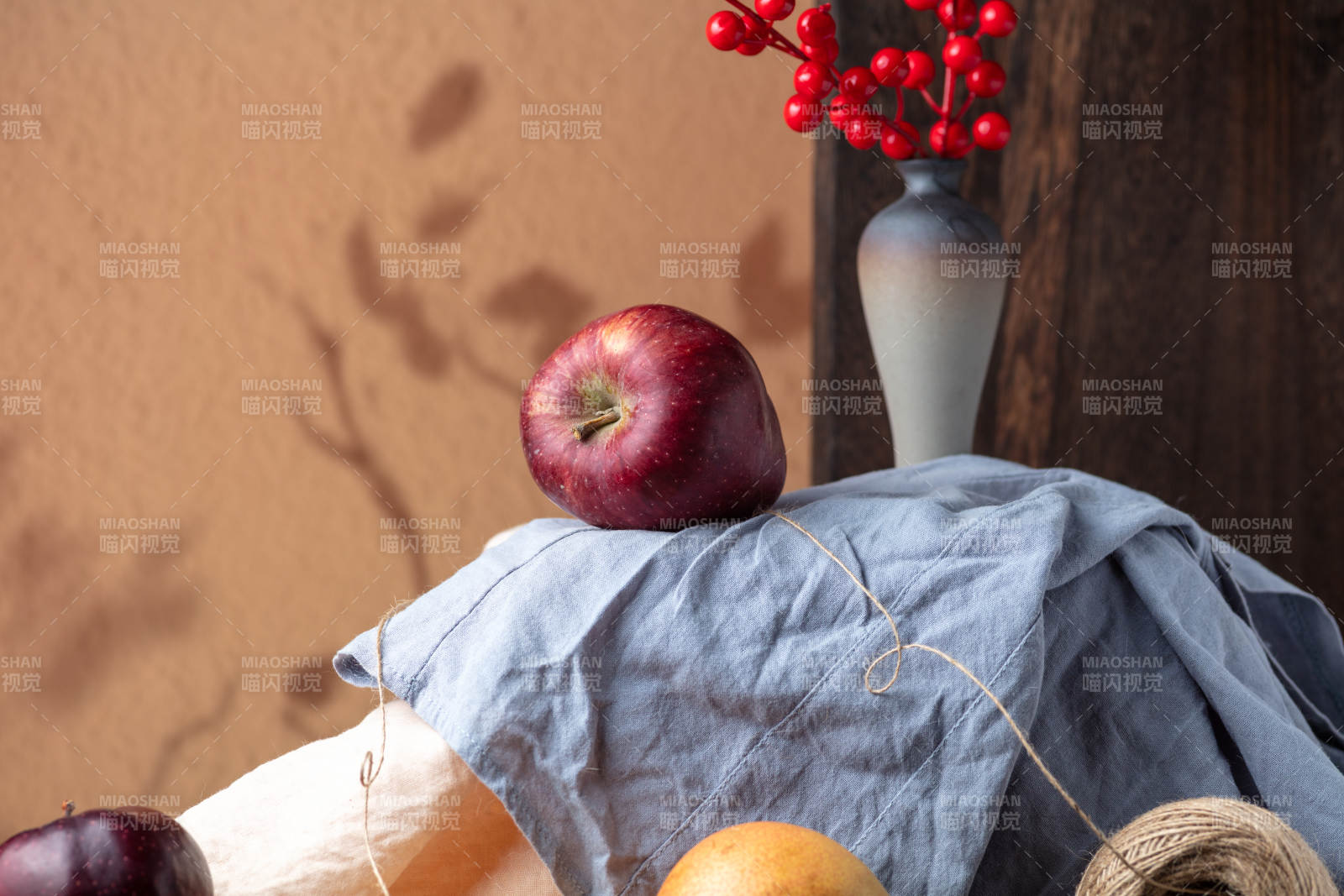 静物苹果与红果图片