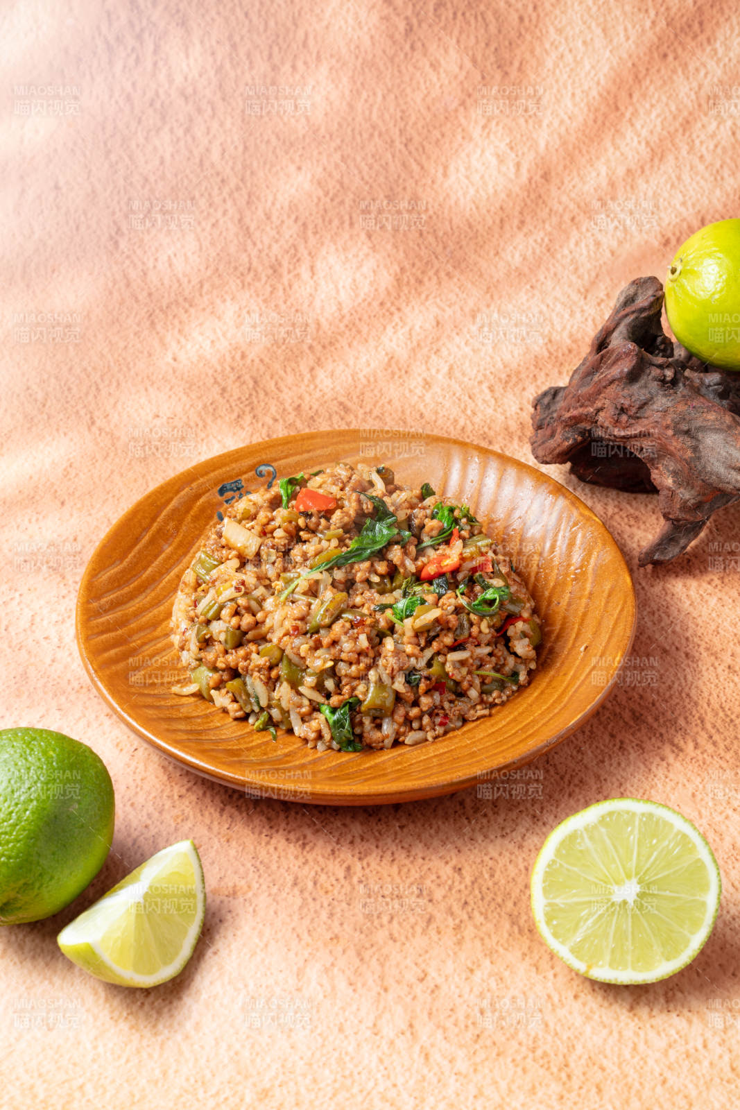 打抛叶炒饭配青柠图片