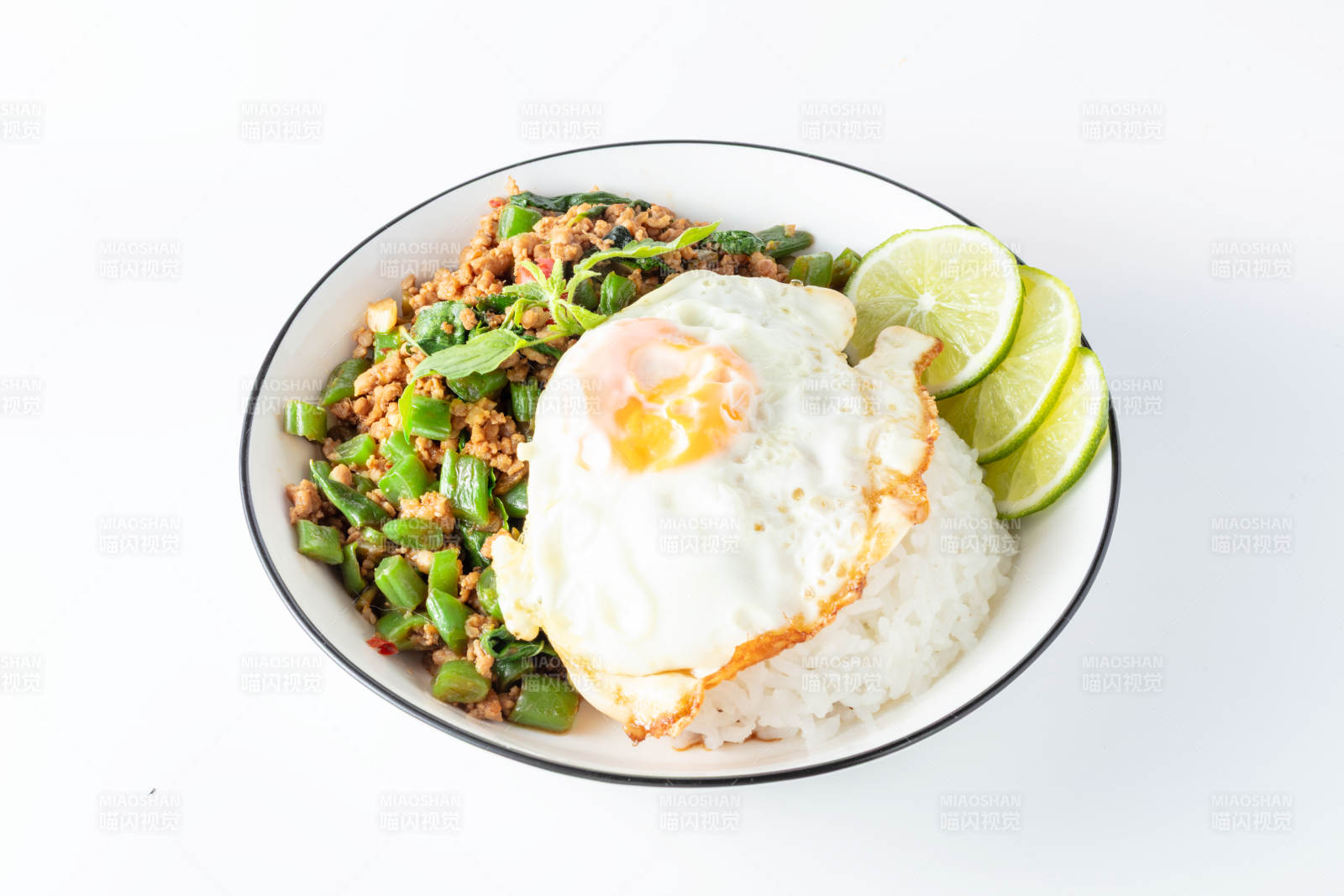 泰式打抛饭配煎蛋图片