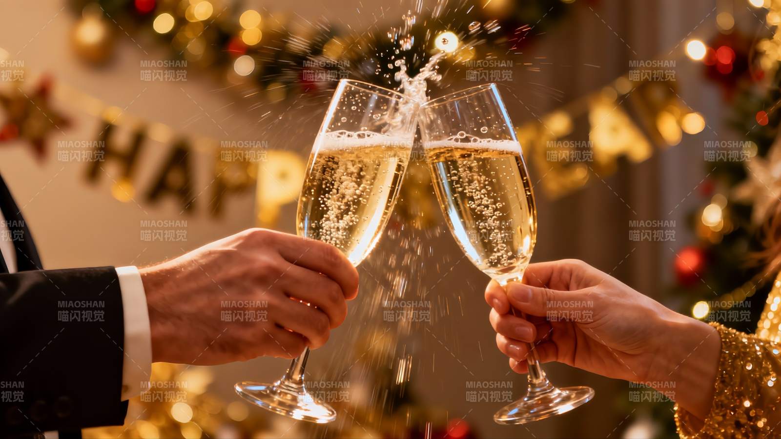 新年庆祝碰杯香槟图片