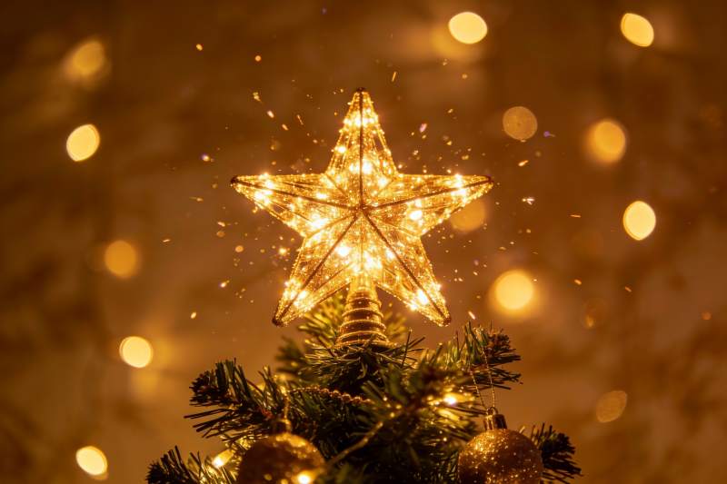 圣诞树顶金色星星装饰图片