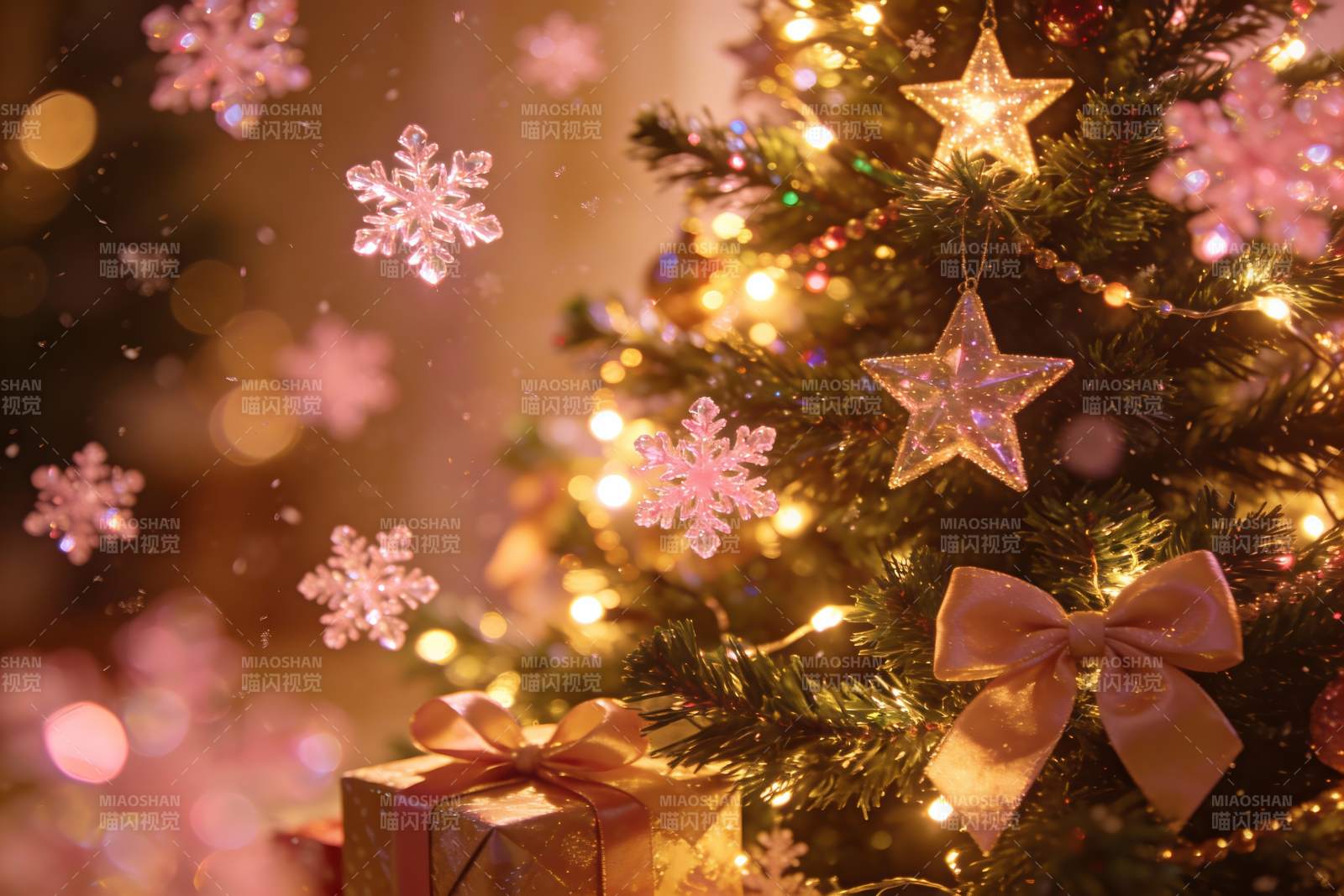 圣诞树装饰与飘雪图片