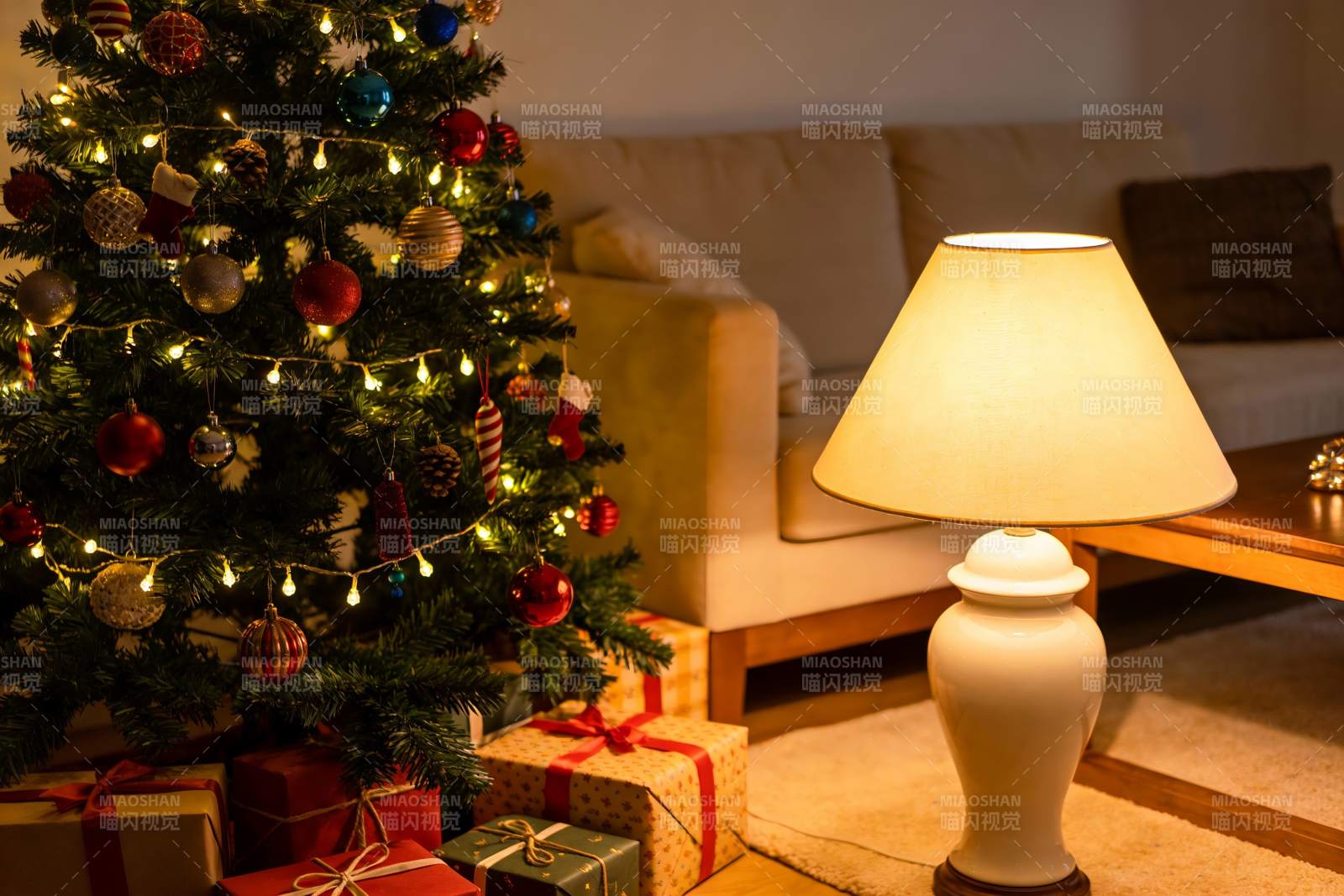 温馨圣诞夜客厅场景图片