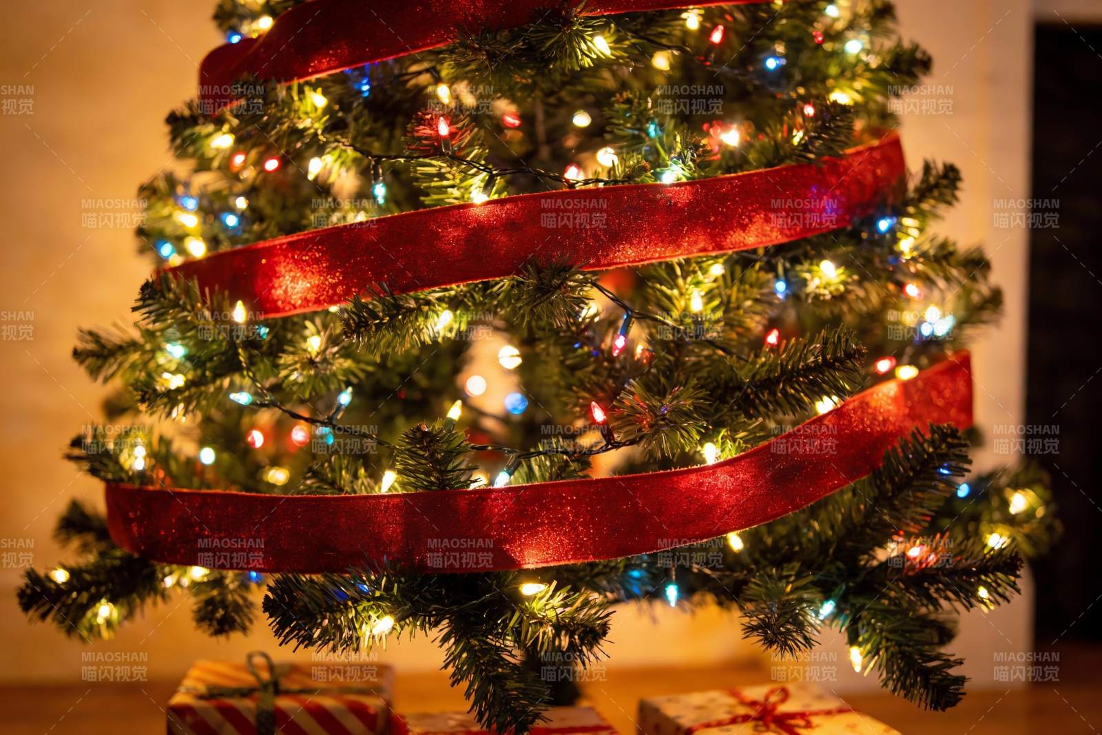 圣诞树装饰灯光礼物图片
