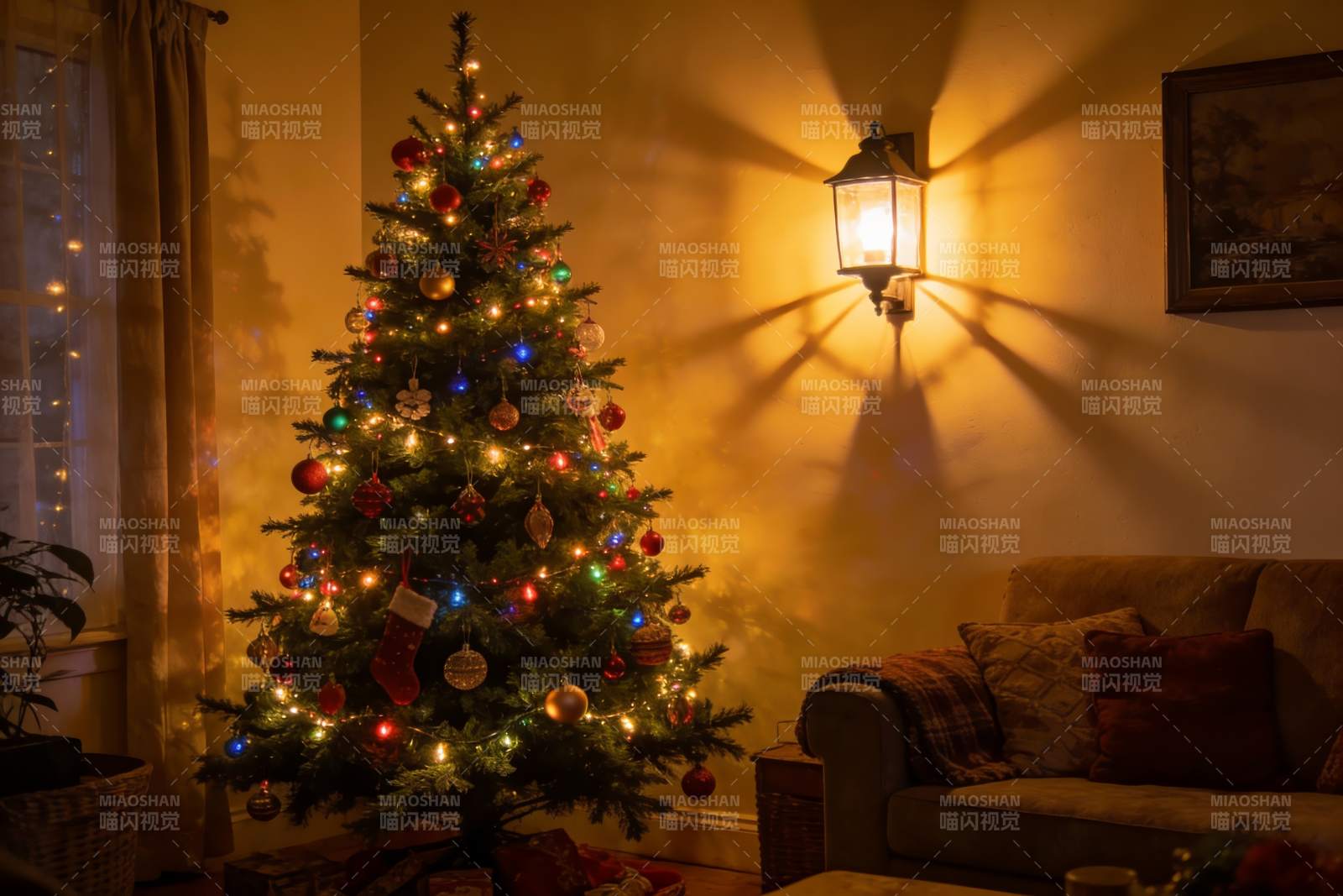 温馨圣诞树室内装饰场景图片