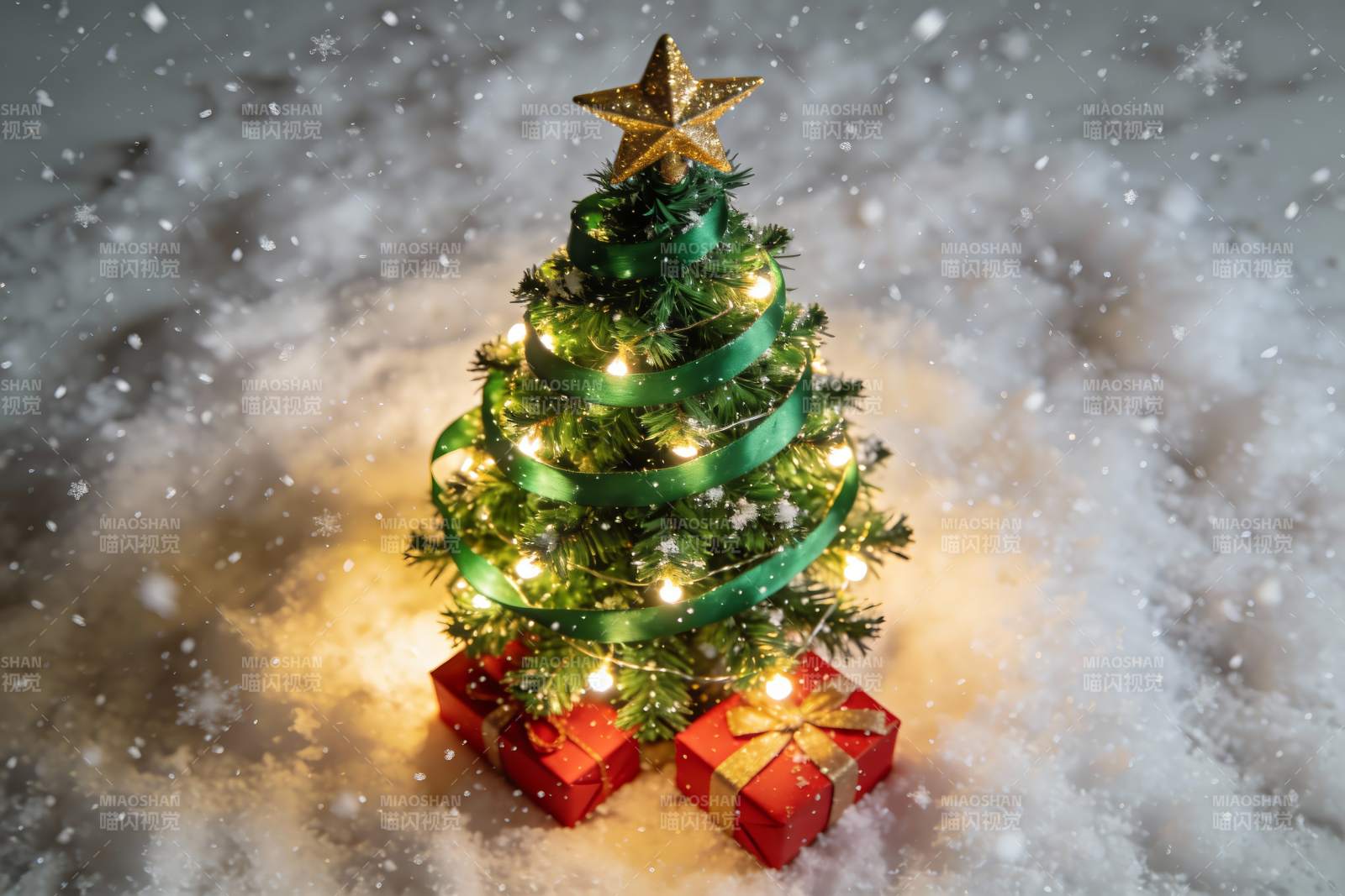 圣诞树雪景礼物盒图片